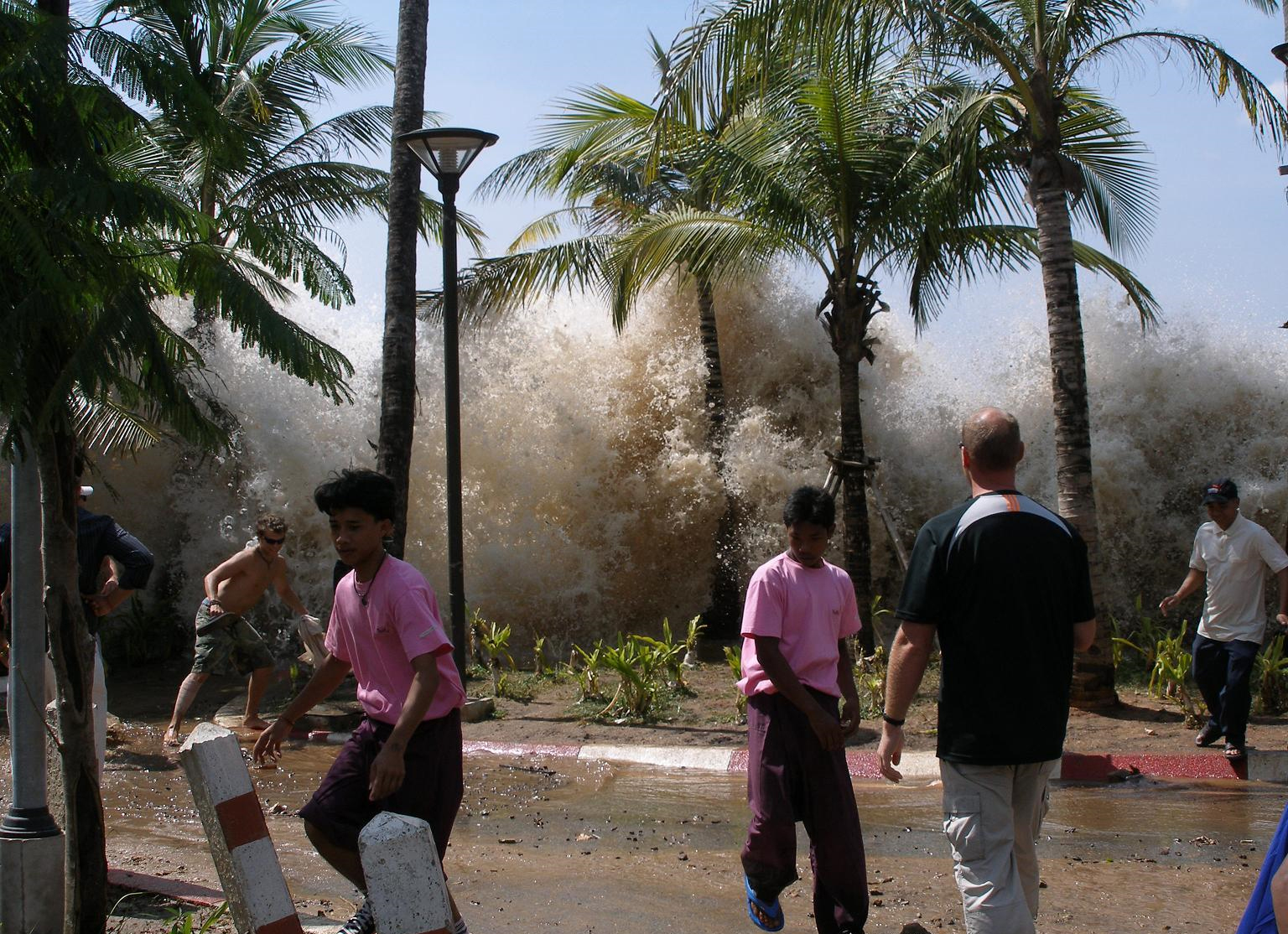 File:2004-tsunami.jpg height=580